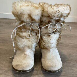 Faux Fur Suede “WANTED” Beige Tie-Up Mocassin Lace-up Winter Boots. 6.5